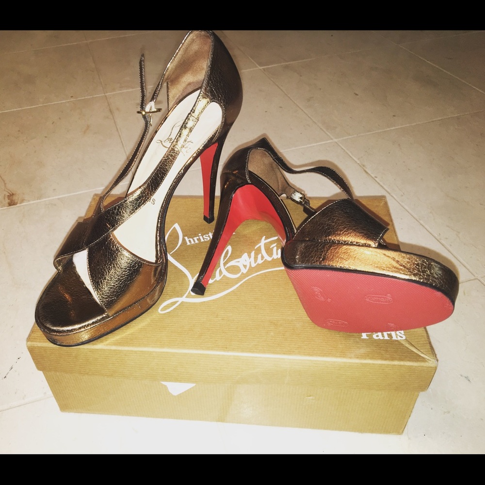 *MAKE AN OFFER* gold Louboutins